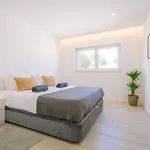 Villa Spacious With Pool, Hot Tub And Large Garden