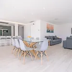 Spacious With Pool, Hot Tub And Large Garden Villa