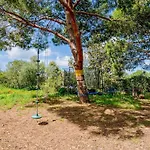 Spacious With Pool, Hot Tub And Large Garden Villa