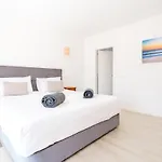 Spacious With Pool, Hot Tub And Large Garden *