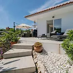Spacious With Pool, Hot Tub And Large Garden Luz