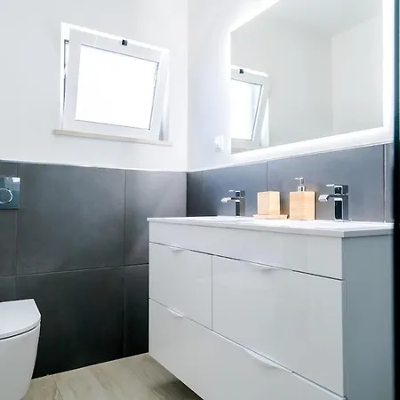 Spacious With Pool, Hot Tub And Large Garden * Luz