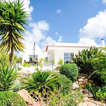 Spacious With Pool, Hot Tub And Large Garden