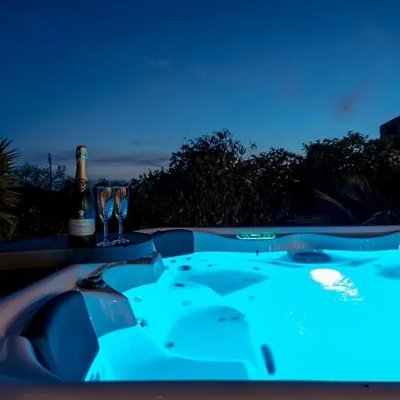 Spacious With Pool, Hot Tub And Large Garden * Luz