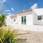 Villa Spacious With Pool, Hot Tub And Large Garden