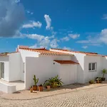 Villa Spacious With Pool, Hot Tub And Large Garden