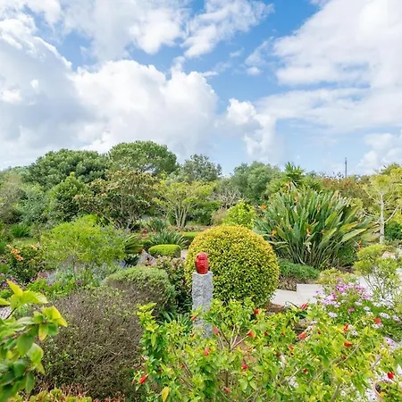 Spacious With Pool, Hot Tub And Large Garden Villa