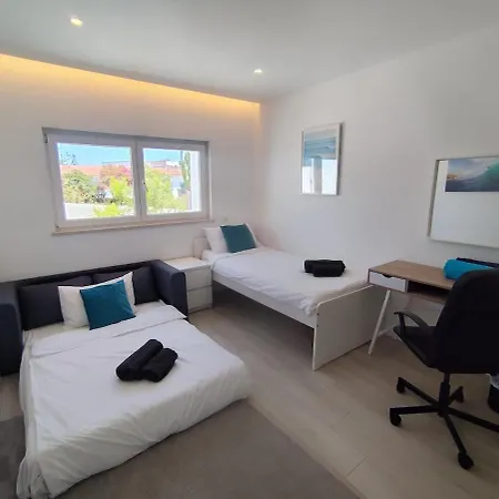 Spacious With Pool, Hot Tub And Large Garden