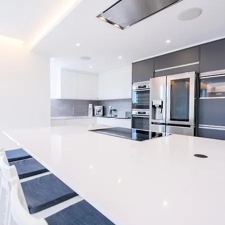 Spacious With Pool, Hot Tub And Large Garden Villa Luz